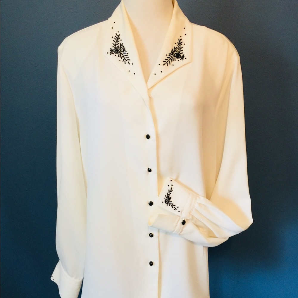 Koret 100% polyester cream colored blouse